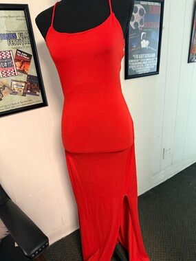 Sleek Red Spaghetti-Strap Maxi Dress